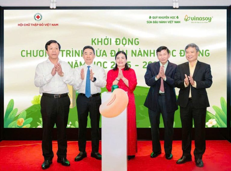 “Sửa đậu nành học đường – Hành trình 10 năm bền bỉ trao dinh dưởng lành, gieo mầm tương lai xanh