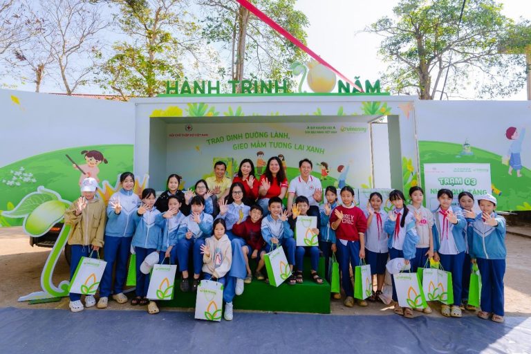 ‘Chuyến xe trao dưỡng chất lành’ mang niềm vui khám phá đến trẻ vùng cao